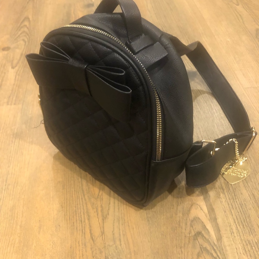 black mini pack pack